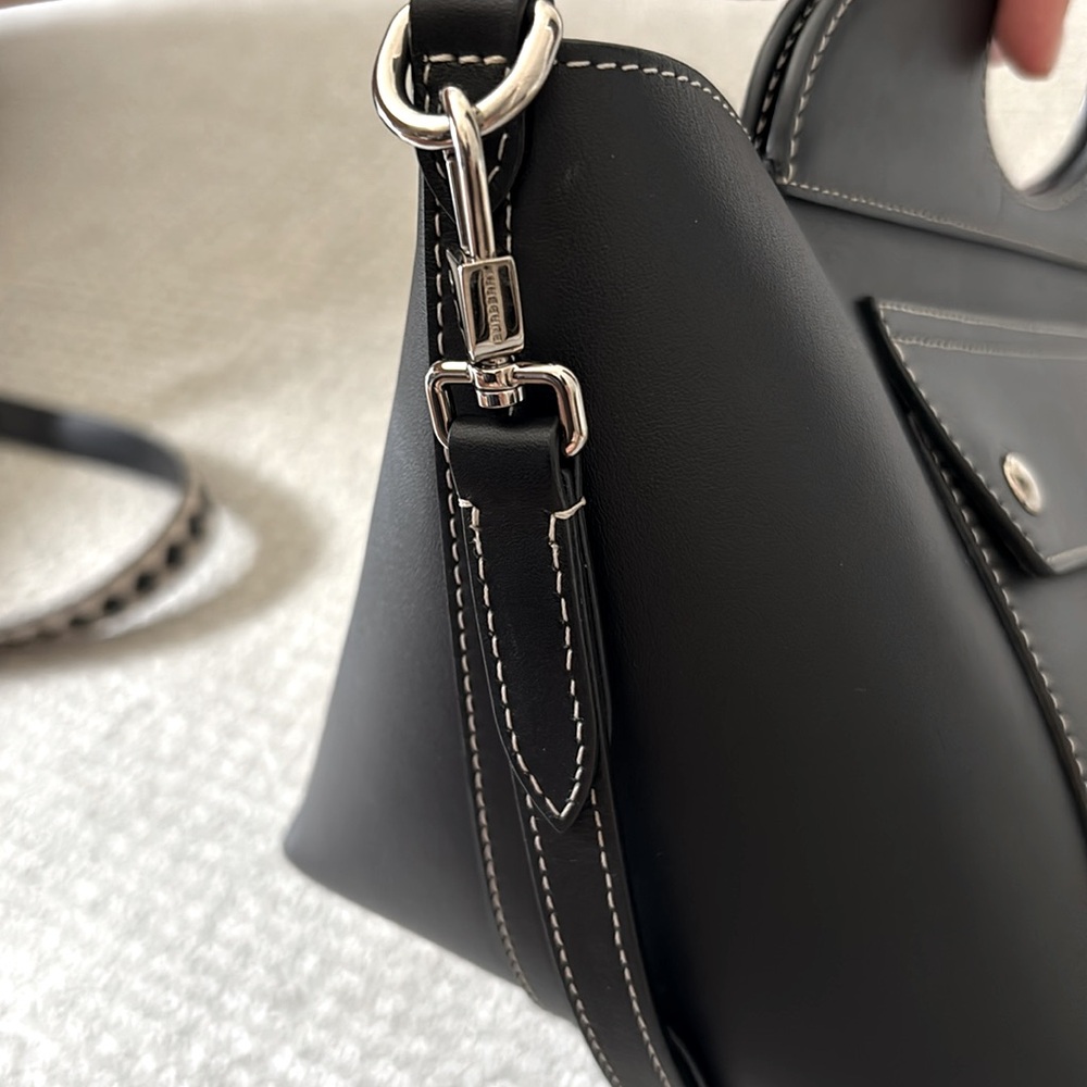 Burberry Leather Soft Pocket Shoulder Bag - Picture 4 of 9
